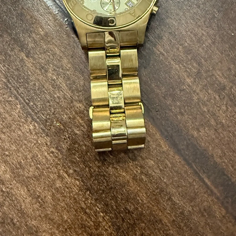 Marc By Marc Jacobs Gold Women's Watch - Picture 5 of 10